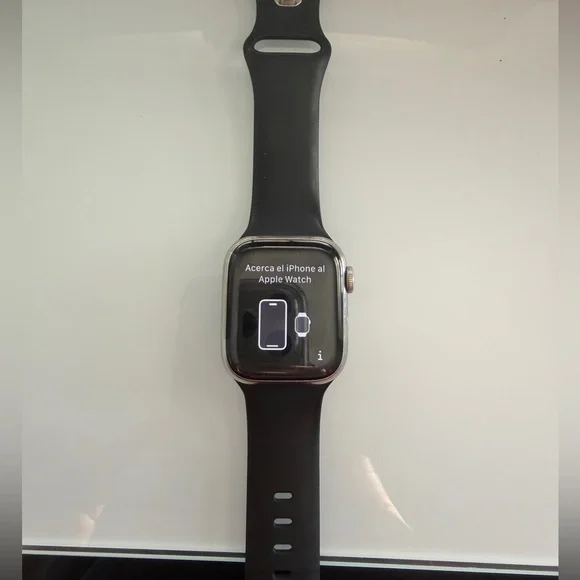 Apple Watch Series 9 Stainless Steel GPS + Cellular 41mm - Picture 2 of 8